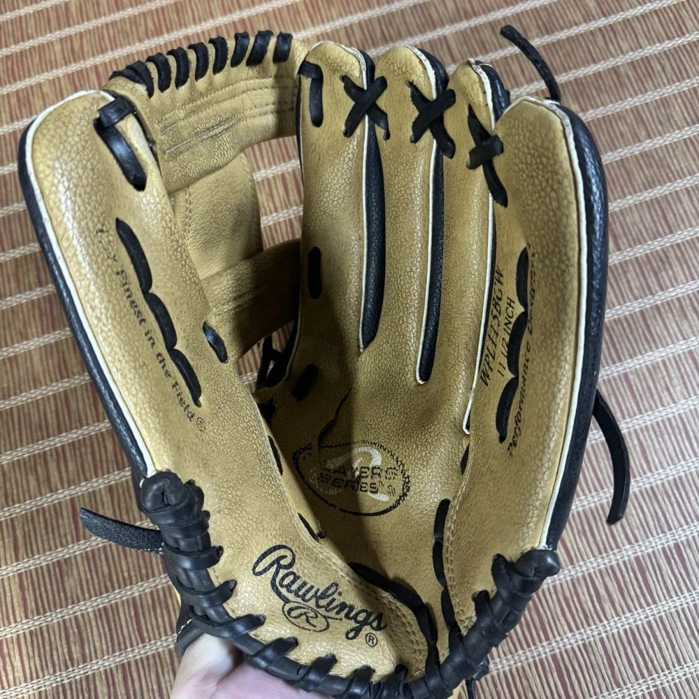Rawlings WPL115BCW 11 1/2 Inch Players Series Right Hand Throw